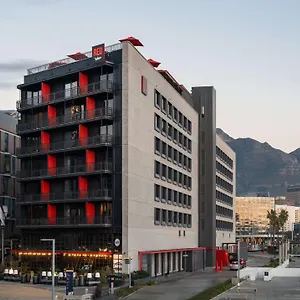 Radisson Red V&a Waterfront Hotel